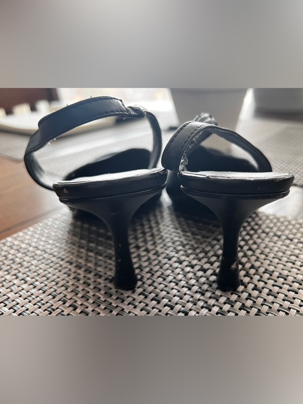 le chateau Black Pointed Slingback Heels with Pleated Detail - Picture 4 of 6